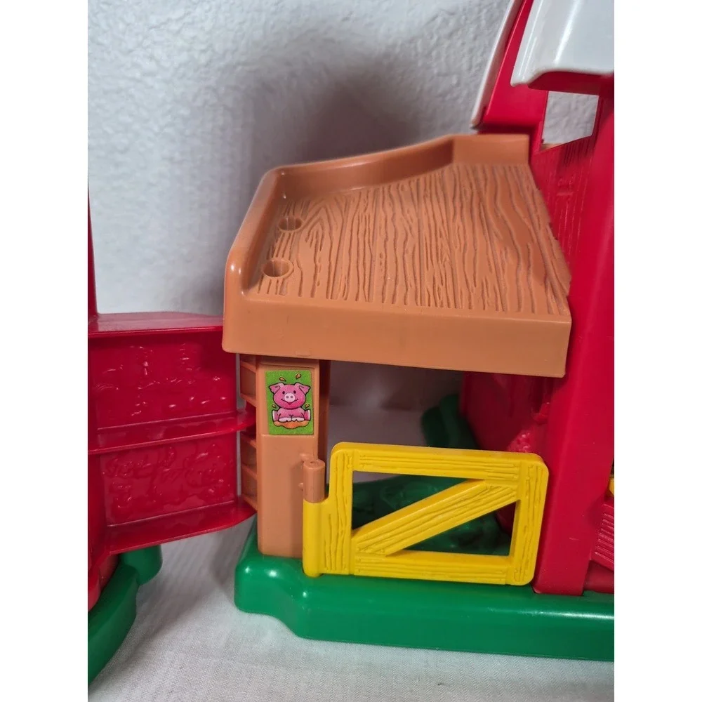 2005 Fisher Price Little People Farm Barn & Silo & Figures Working Animal Sounds
